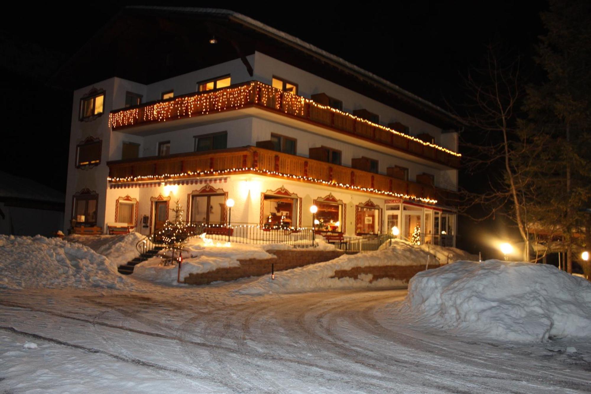 Hotel Garni Waldhof - Wohlfühlen am Lech Stanzach Exterior foto